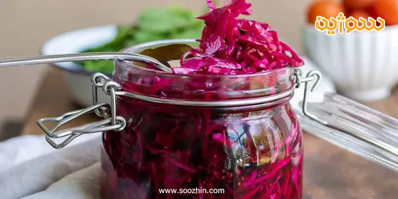 طرز تهیه ترشی کلم قرمز رستورانی (فوری، ترد و با رنگ ثابت!) 2 طرز تهیه ترشی کلم قرمز رستورانی